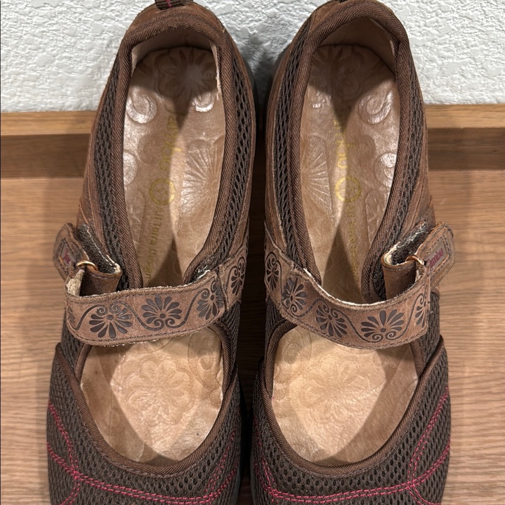 Jambu Brown and Red Sandals with Adjustable Strap - Picture 9 of 11
